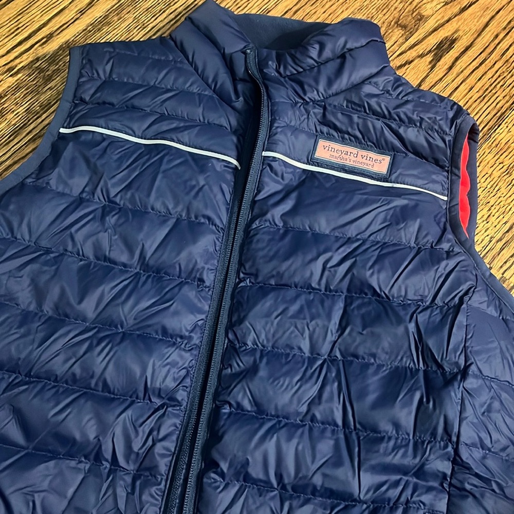 Kids Navy and Red Vineyard Vines Down Performance Puffer Vest size Large (16)